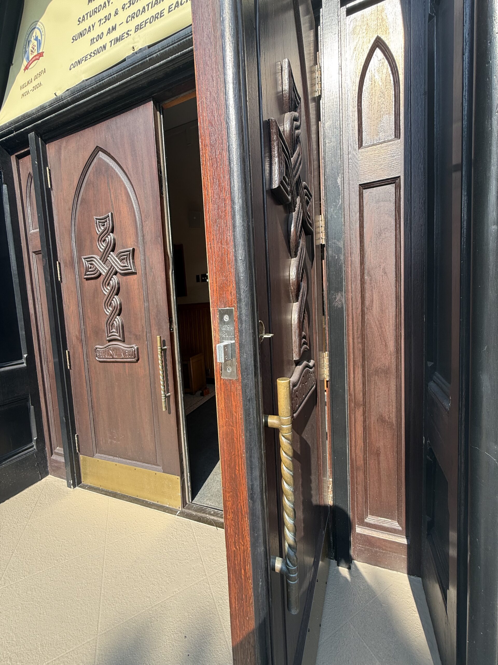 Residential locksmith providing lock repair and rekeying services in Hyde Park Chicago Illinois