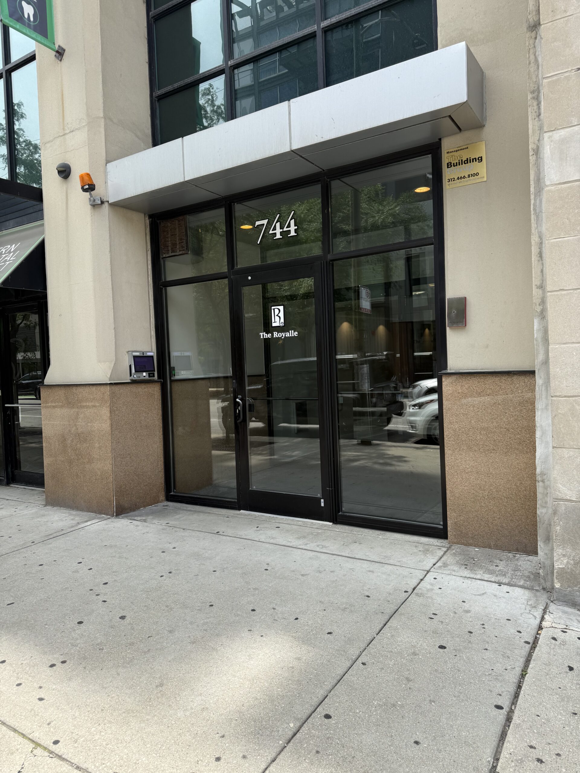 Commercial locksmith servicing aluminum storefront door and Roton hinge in Pilsen Chicago